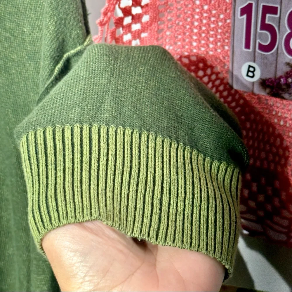 August Silk 2 Tone V-Neck Sweater 100% Cotton Olive Green Large